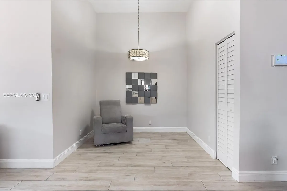 9986 NW 52nd ST, Sunrise FL 33351