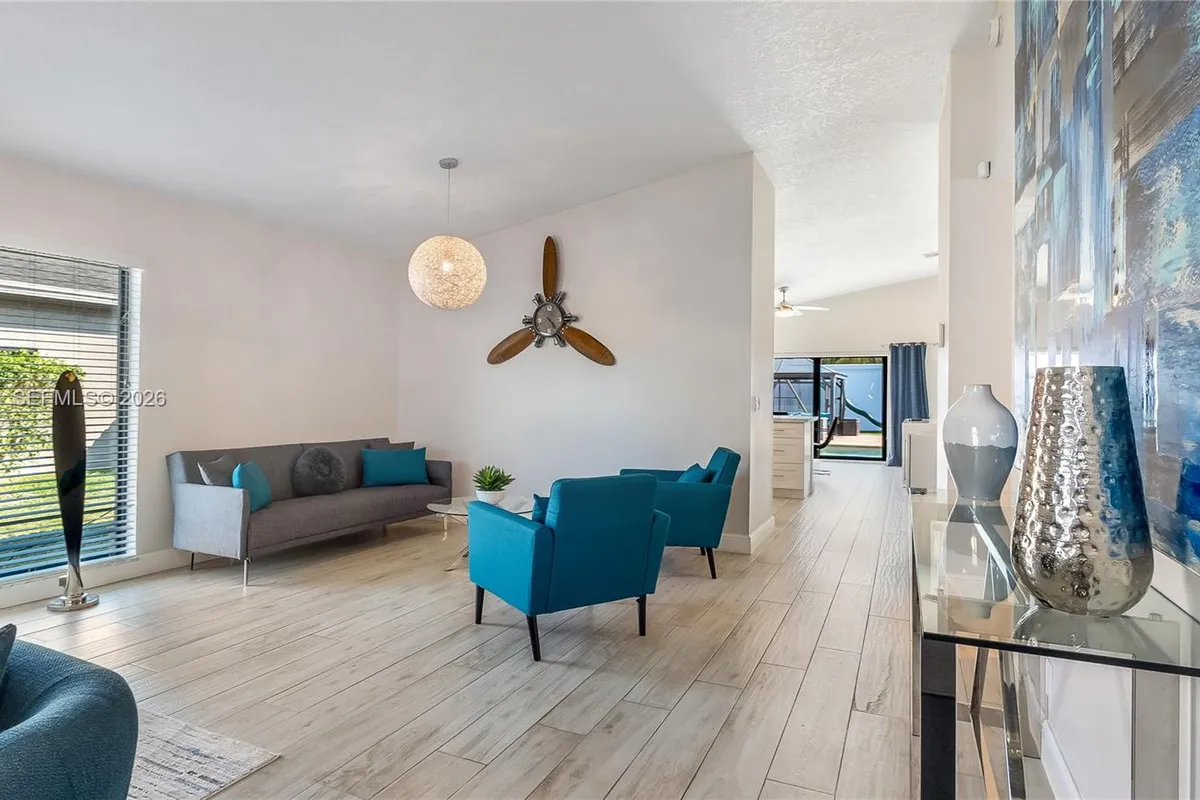 9986 NW 52nd ST, Sunrise FL 33351