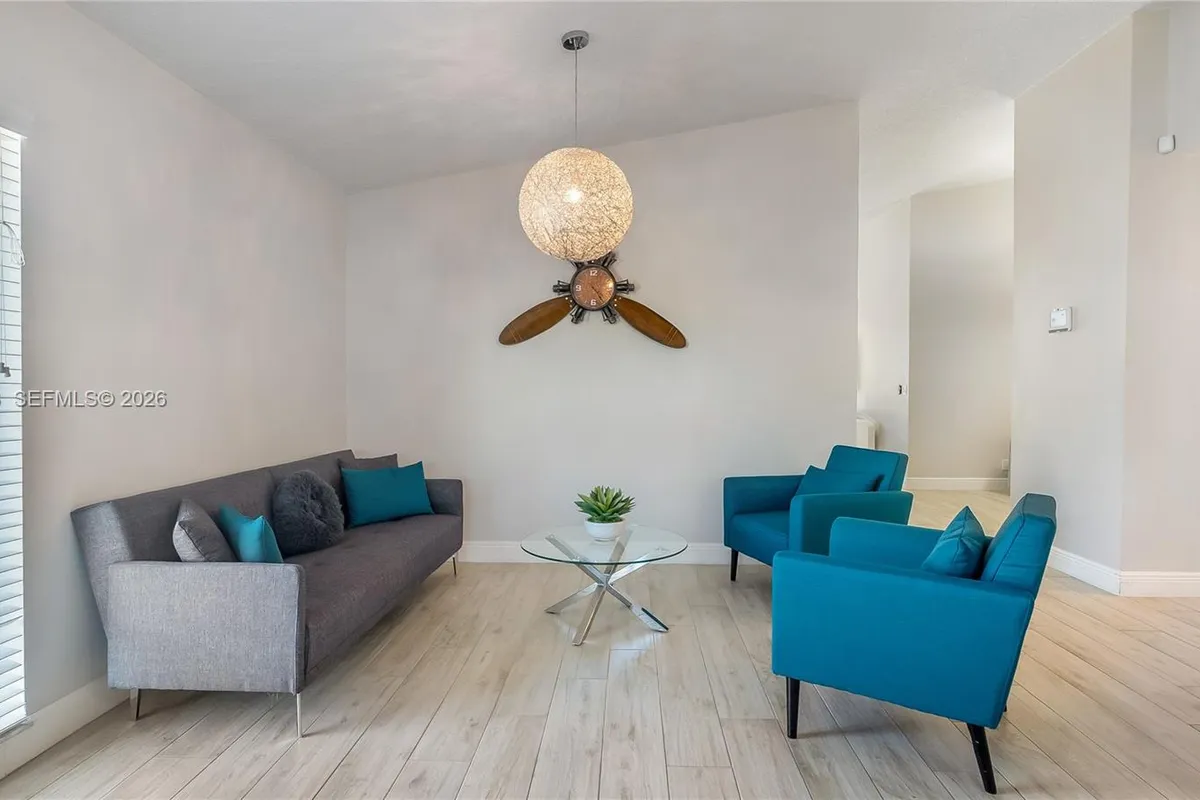 9986 NW 52nd ST, Sunrise FL 33351