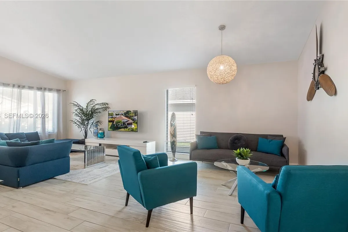 9986 NW 52nd ST, Sunrise FL 33351