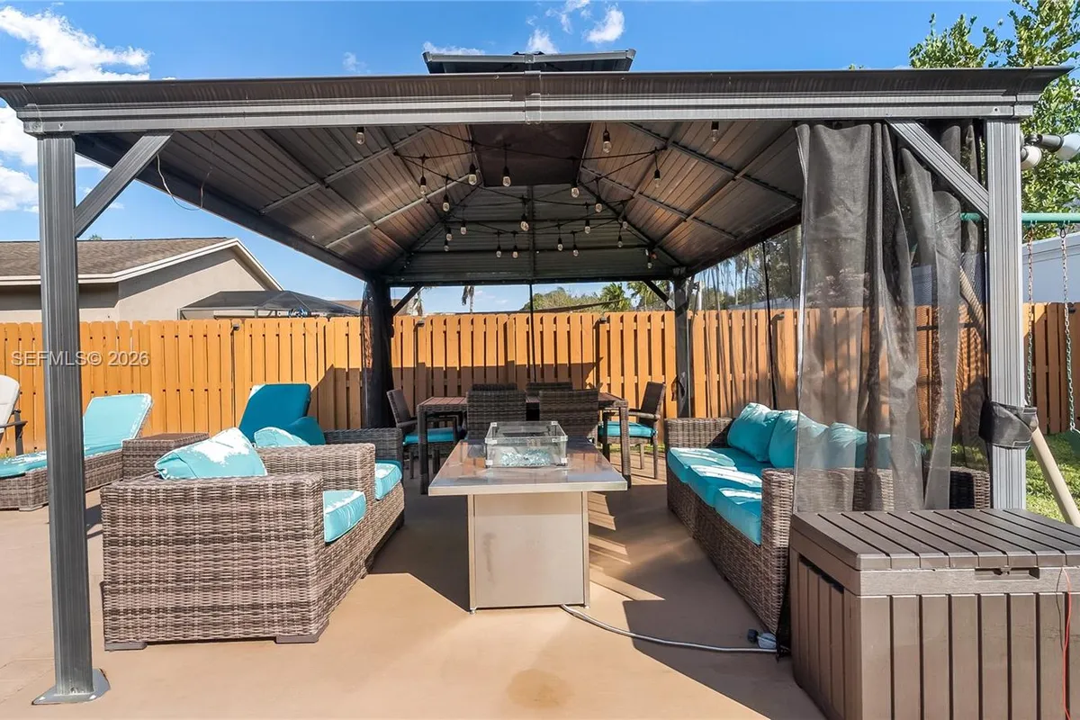 9986 NW 52nd ST, Sunrise FL 33351