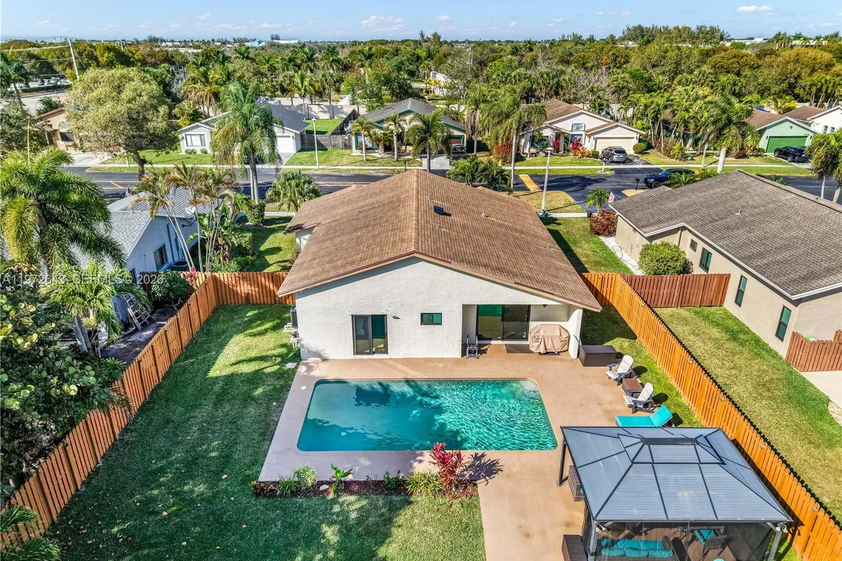 9986 NW 52nd ST, Sunrise FL 33351