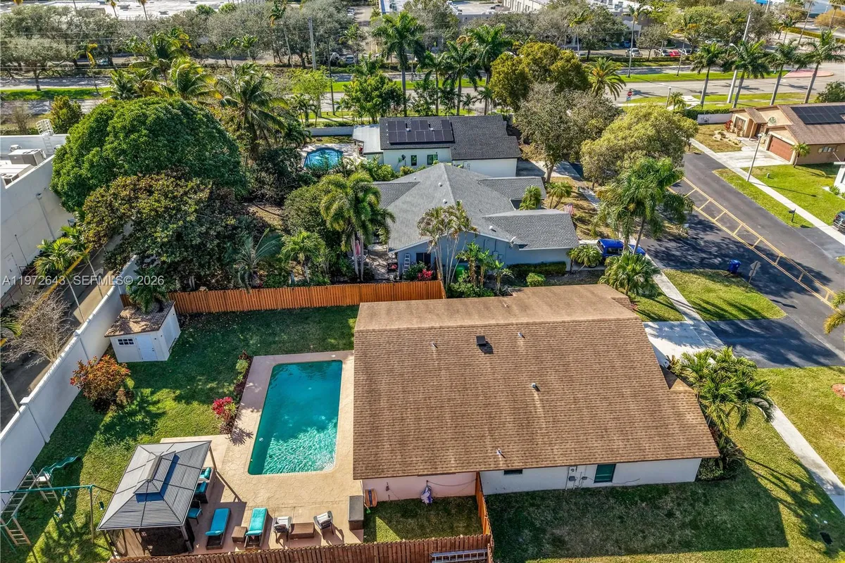 9986 NW 52nd ST, Sunrise FL 33351