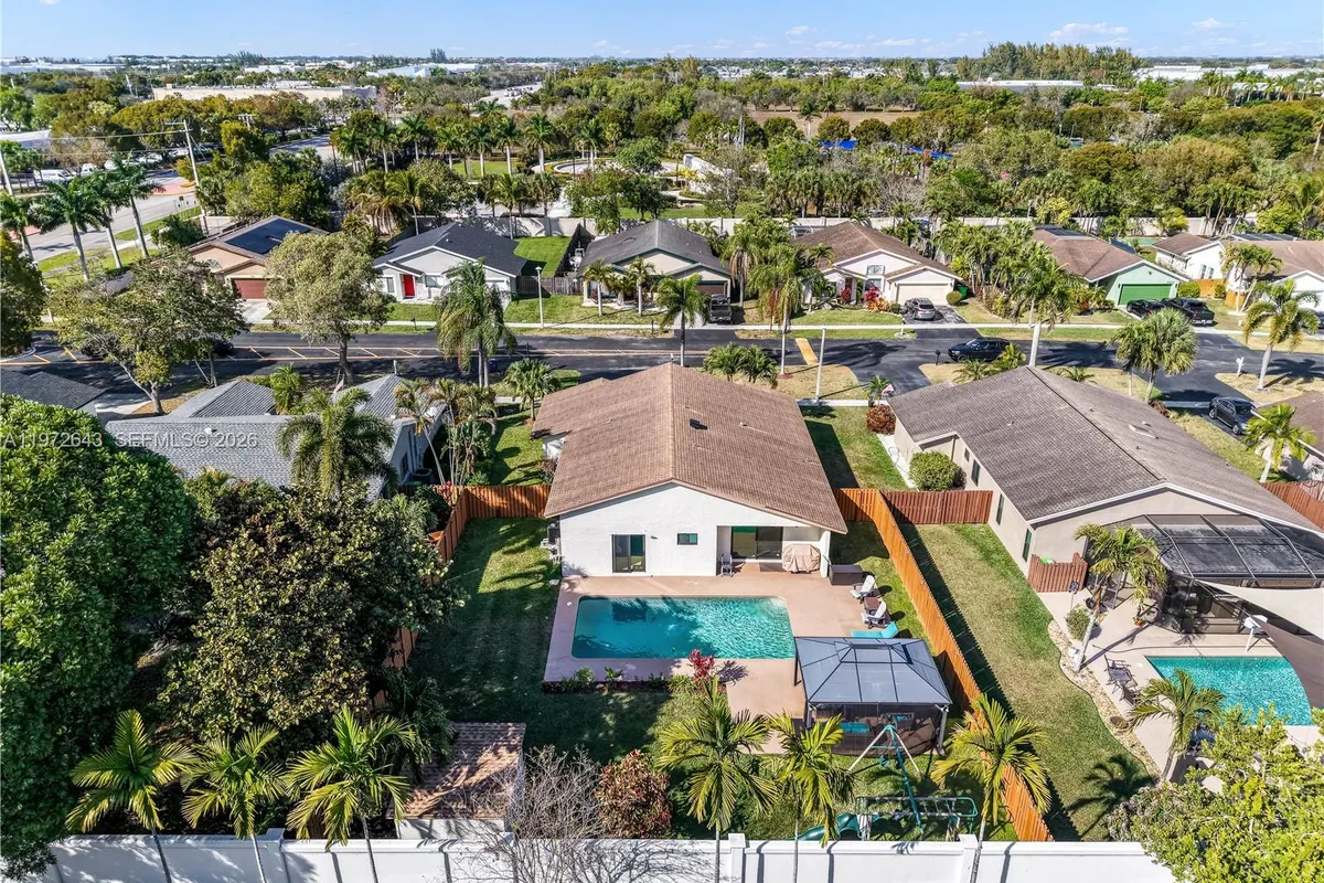 9986 NW 52nd ST, Sunrise FL 33351