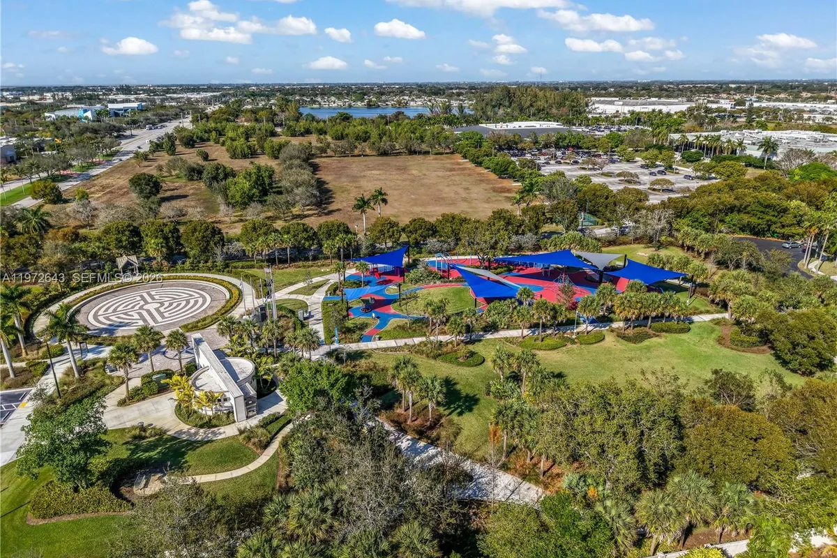 9986 NW 52nd ST, Sunrise FL 33351