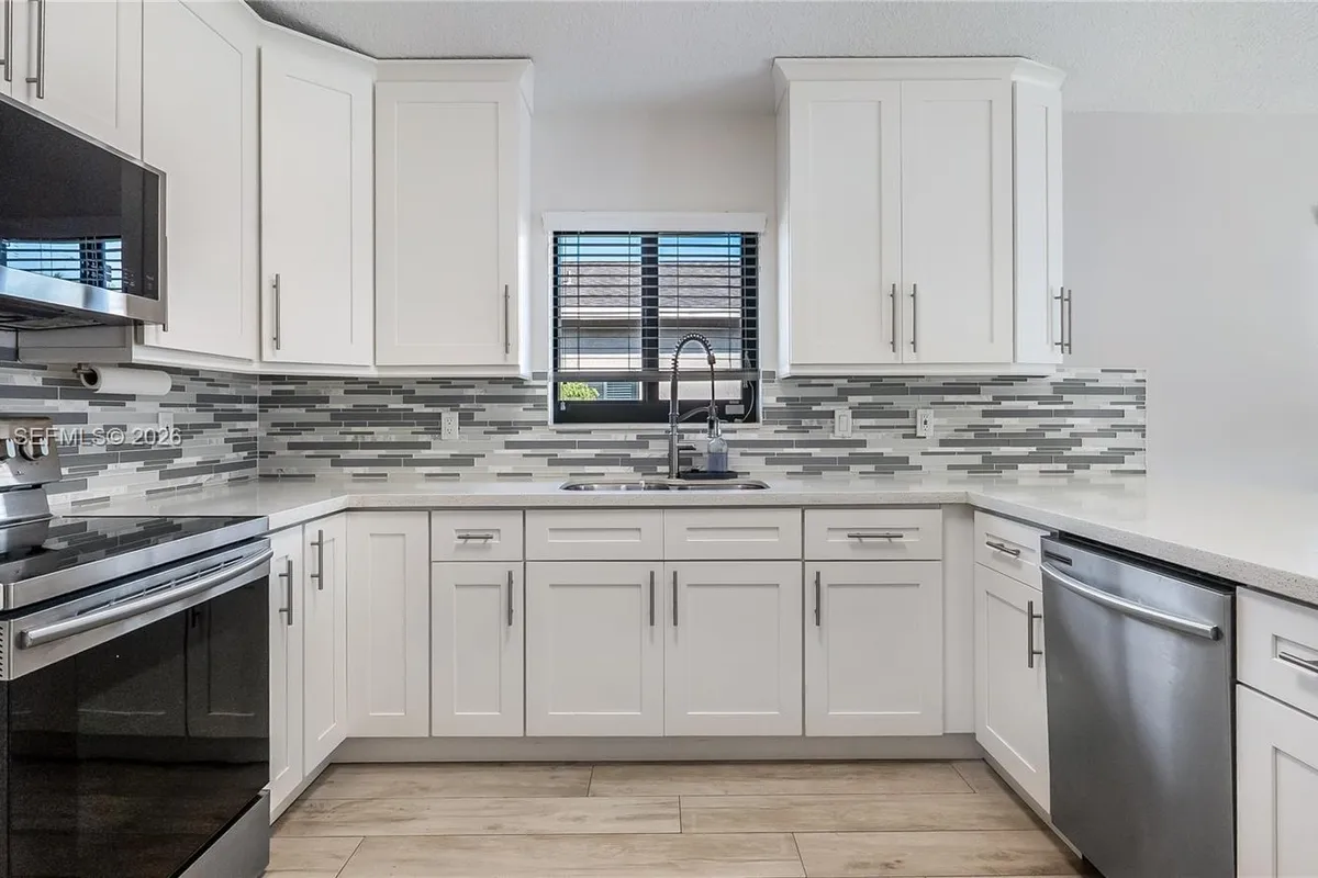 9986 NW 52nd ST, Sunrise FL 33351