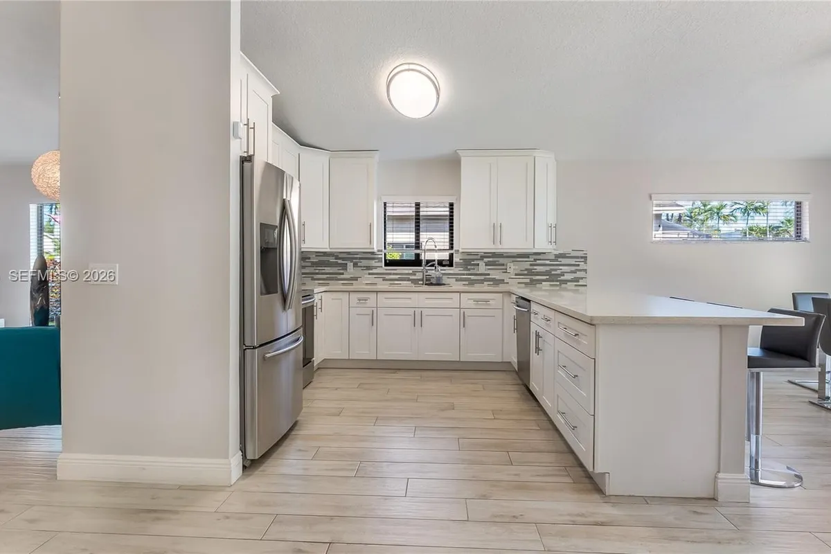 9986 NW 52nd ST, Sunrise FL 33351