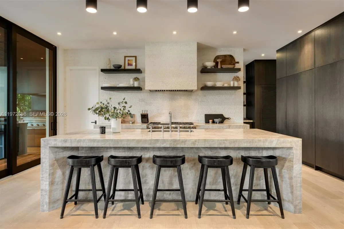 6850 Sunrise Ct, Coral Gables FL 33133