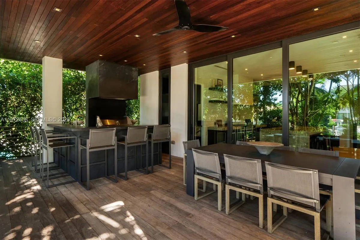 6850 Sunrise Ct, Coral Gables FL 33133