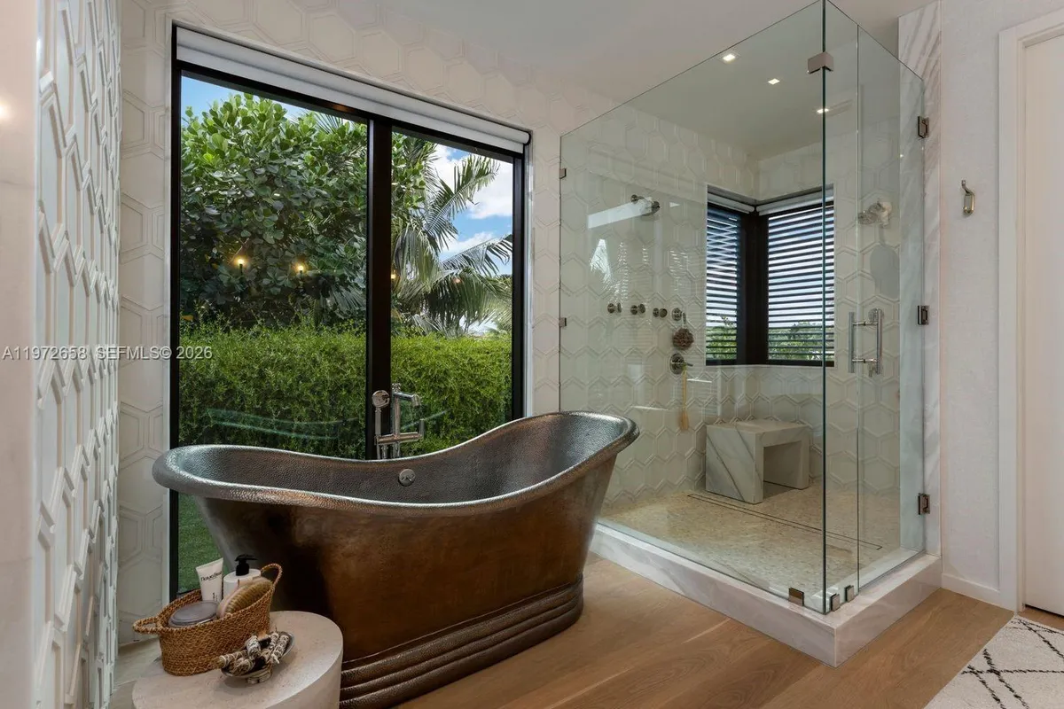 6850 Sunrise Ct, Coral Gables FL 33133