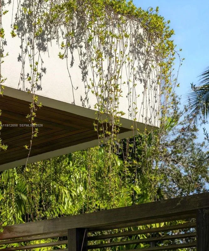 6850 Sunrise Ct, Coral Gables FL 33133