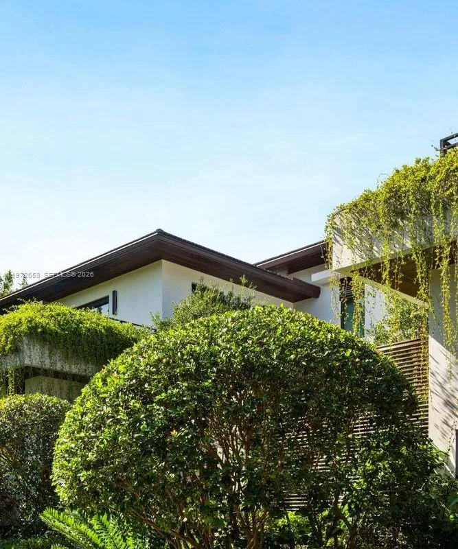 6850 Sunrise Ct, Coral Gables FL 33133