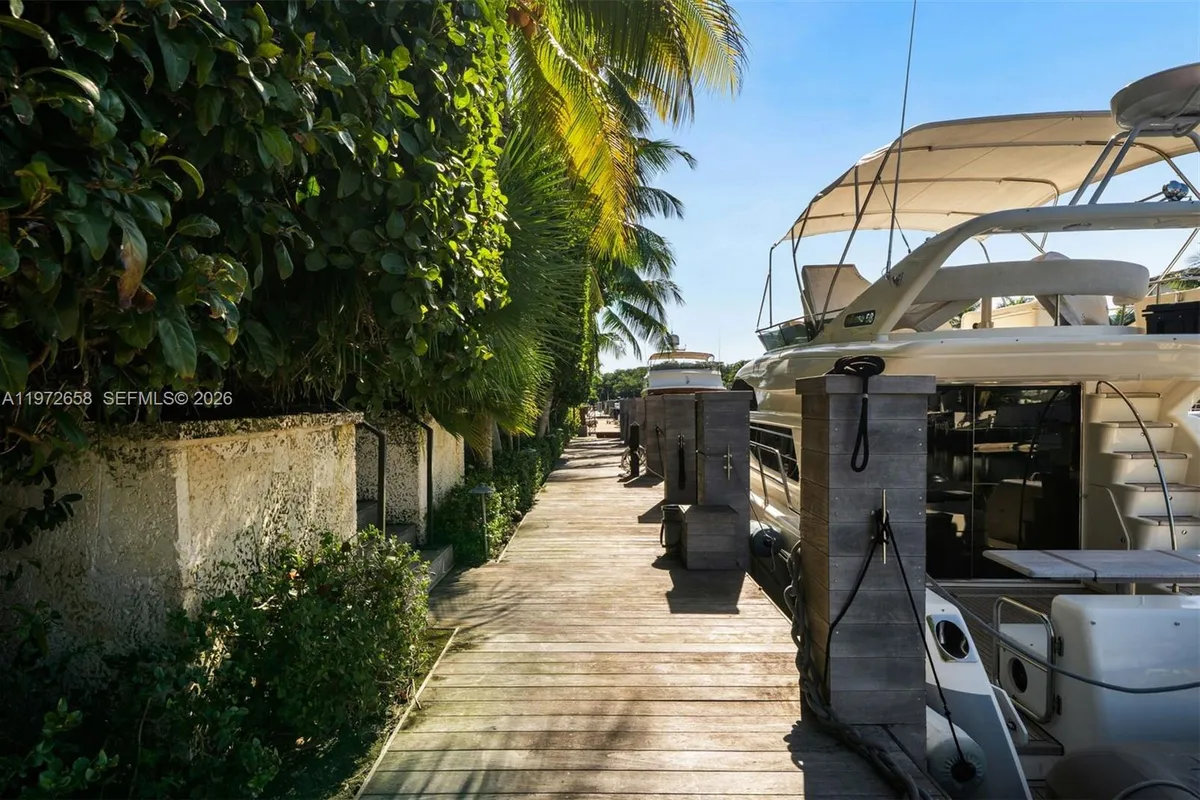 6850 Sunrise Ct, Coral Gables FL 33133