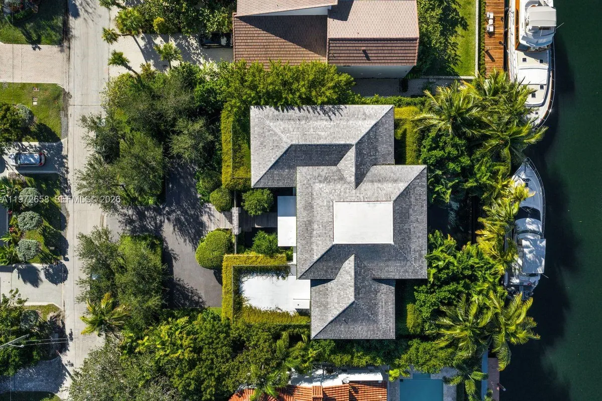 6850 Sunrise Ct, Coral Gables FL 33133