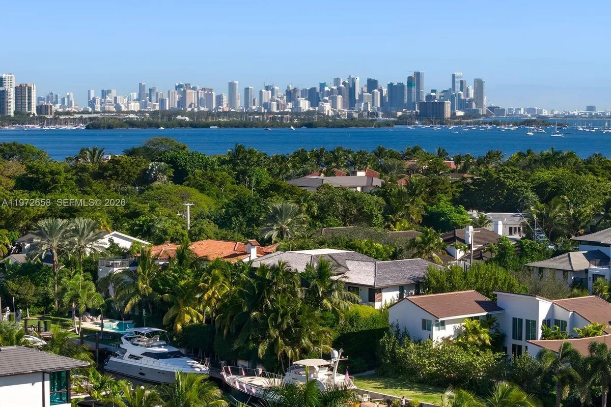 6850 Sunrise Ct, Coral Gables FL 33133