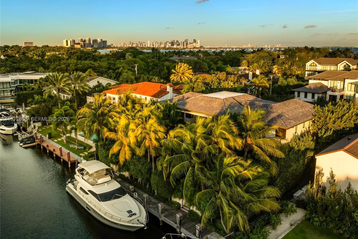 6850 Sunrise Ct, Coral Gables FL 33133