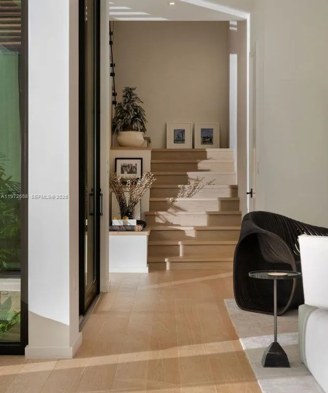 6850 Sunrise Ct, Coral Gables FL 33133