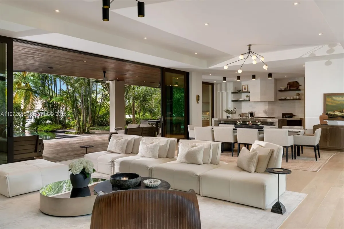 6850 Sunrise Ct, Coral Gables FL 33133