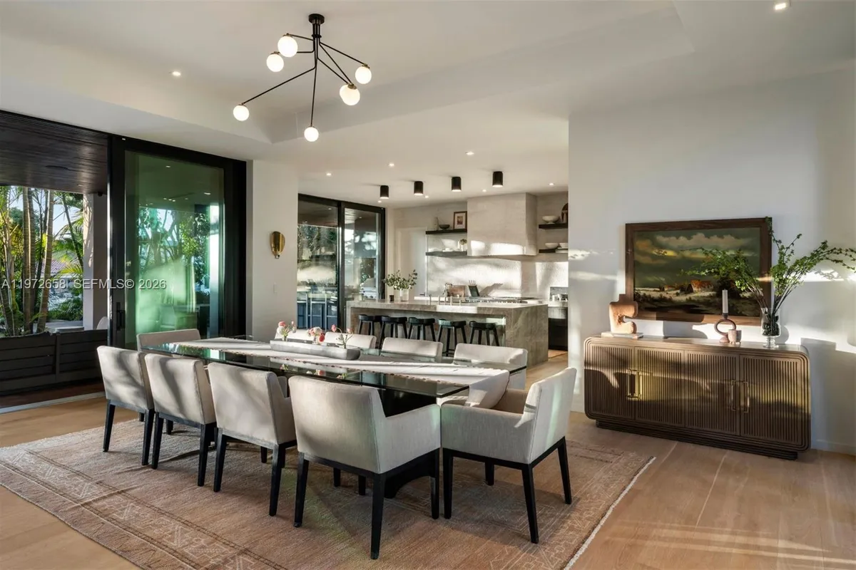 6850 Sunrise Ct, Coral Gables FL 33133