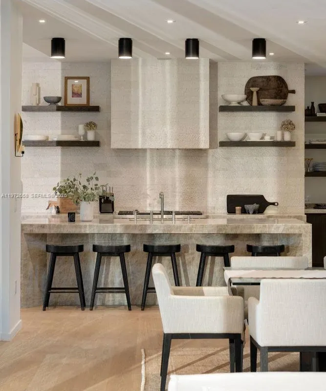 6850 Sunrise Ct, Coral Gables FL 33133