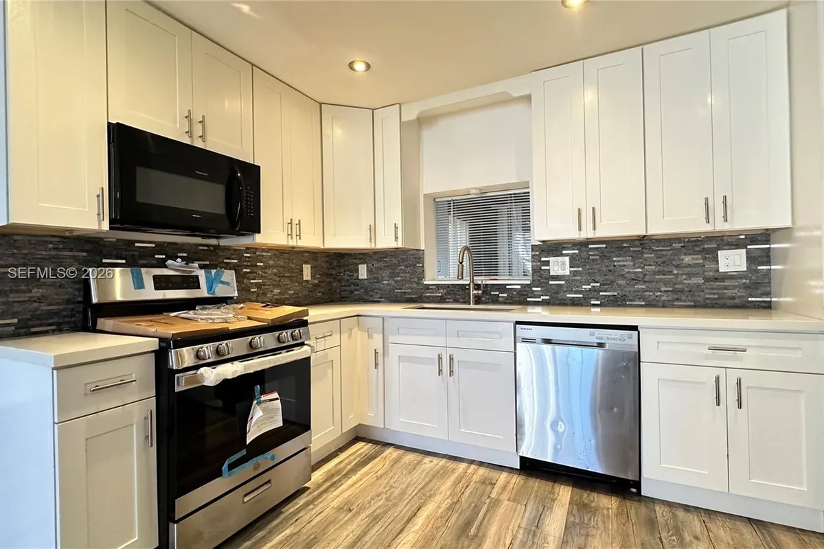 8450 NW 26th St, Sunrise FL 33322