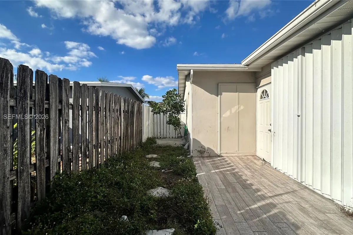 8450 NW 26th St, Sunrise FL 33322