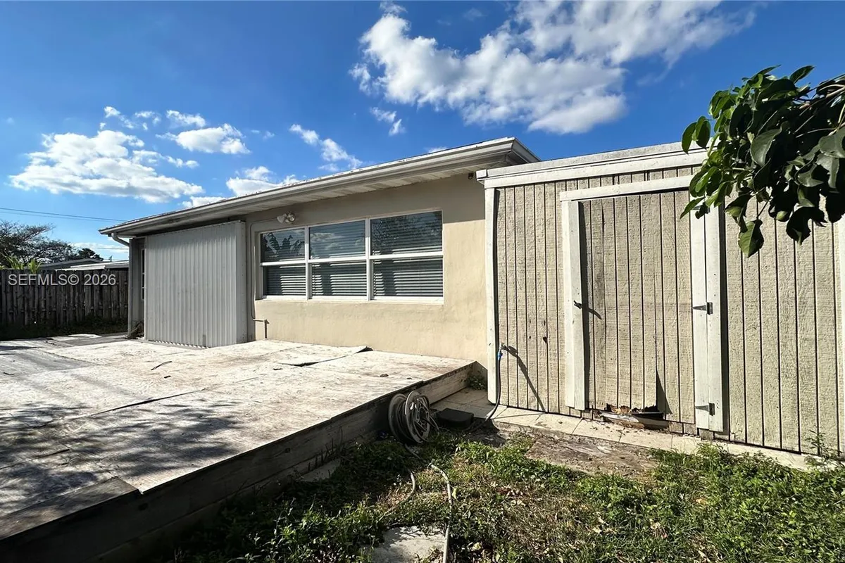 8450 NW 26th St, Sunrise FL 33322