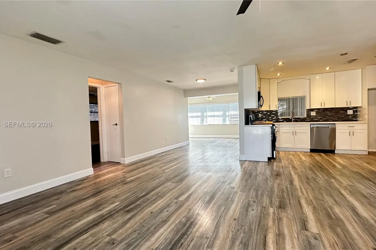 8450 NW 26th St, Sunrise FL 33322