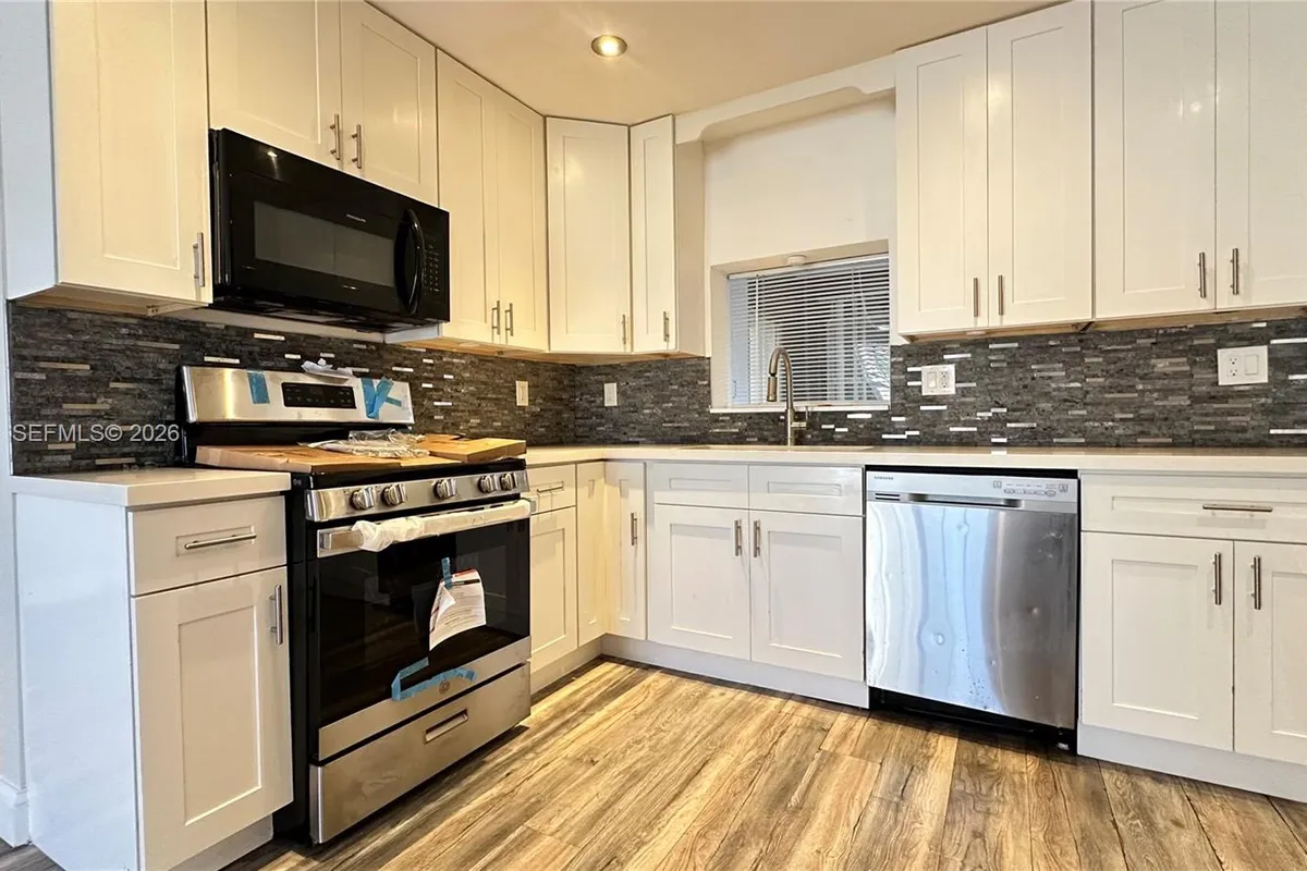 8450 NW 26th St, Sunrise FL 33322