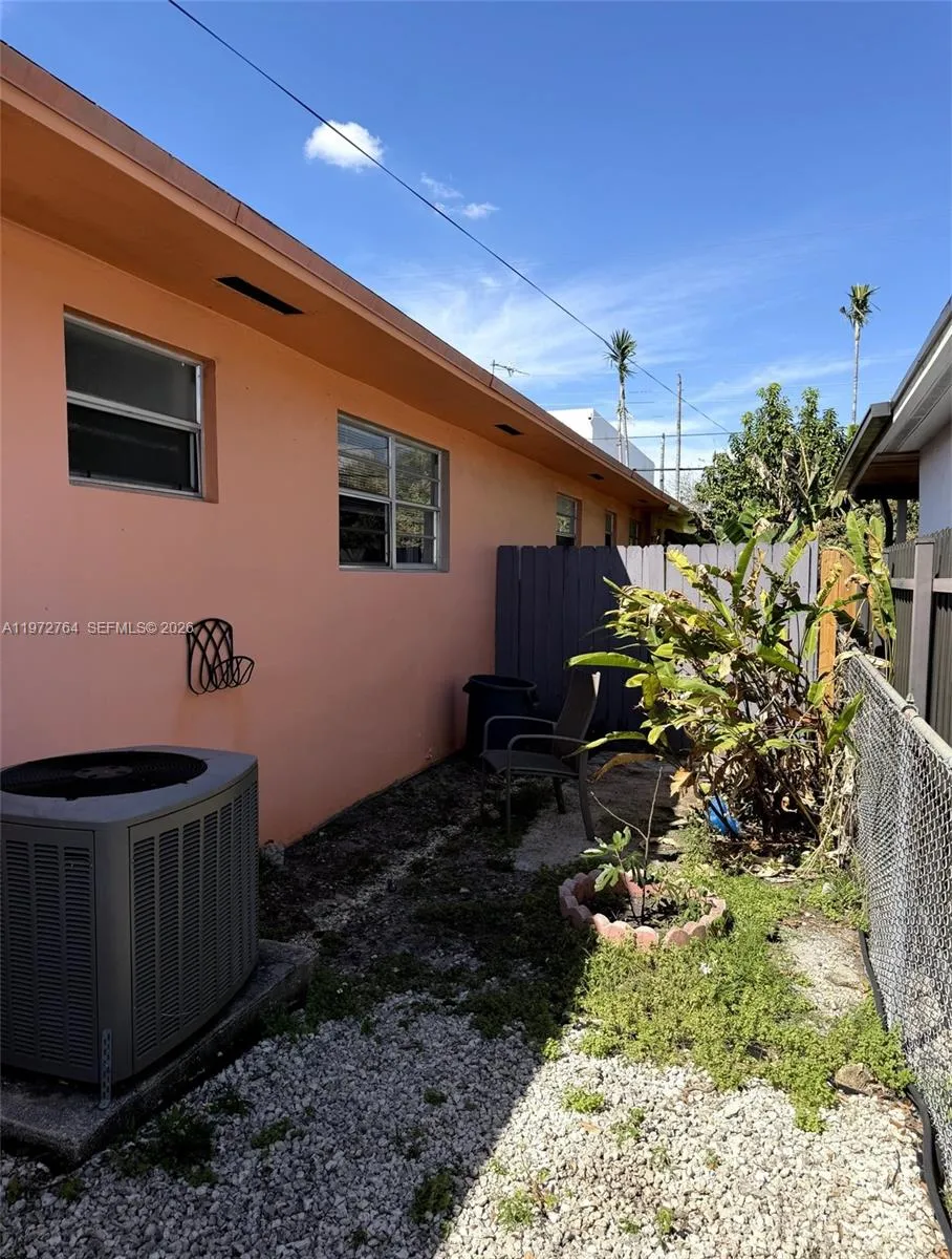 1845 NW 6th St # 1845, Miami FL 33125