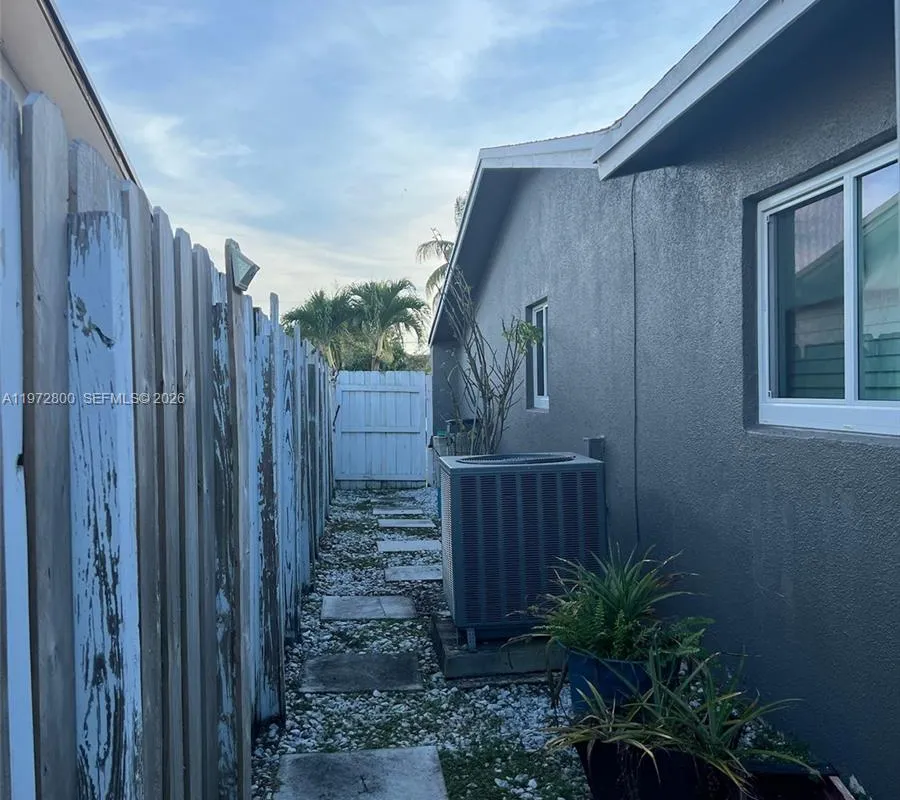 11421 NW 30th Pl, Sunrise FL 33323