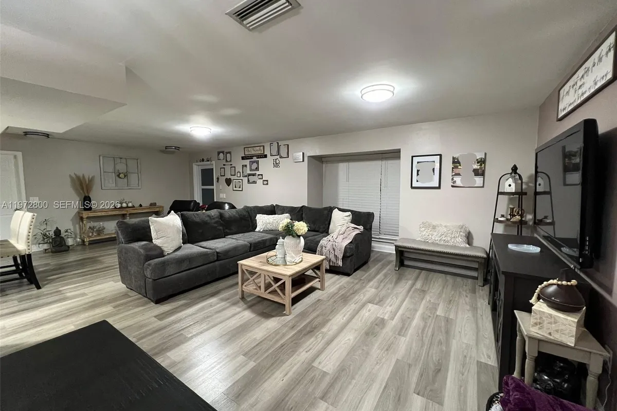 11421 NW 30th Pl, Sunrise FL 33323