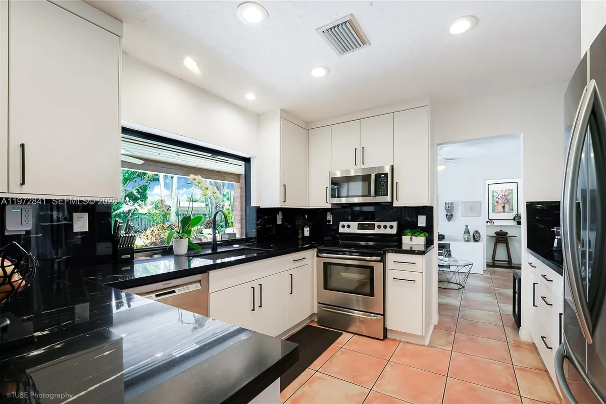 9860 SW 122nd St, Miami FL 33176