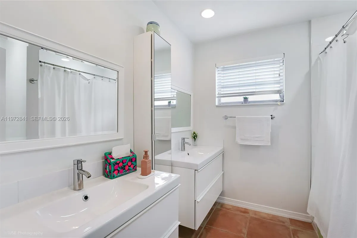 9860 SW 122nd St, Miami FL 33176