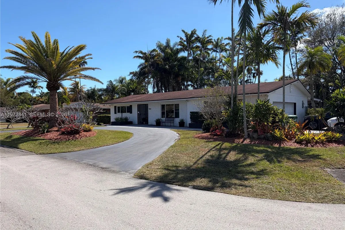9860 SW 122nd St, Miami FL 33176