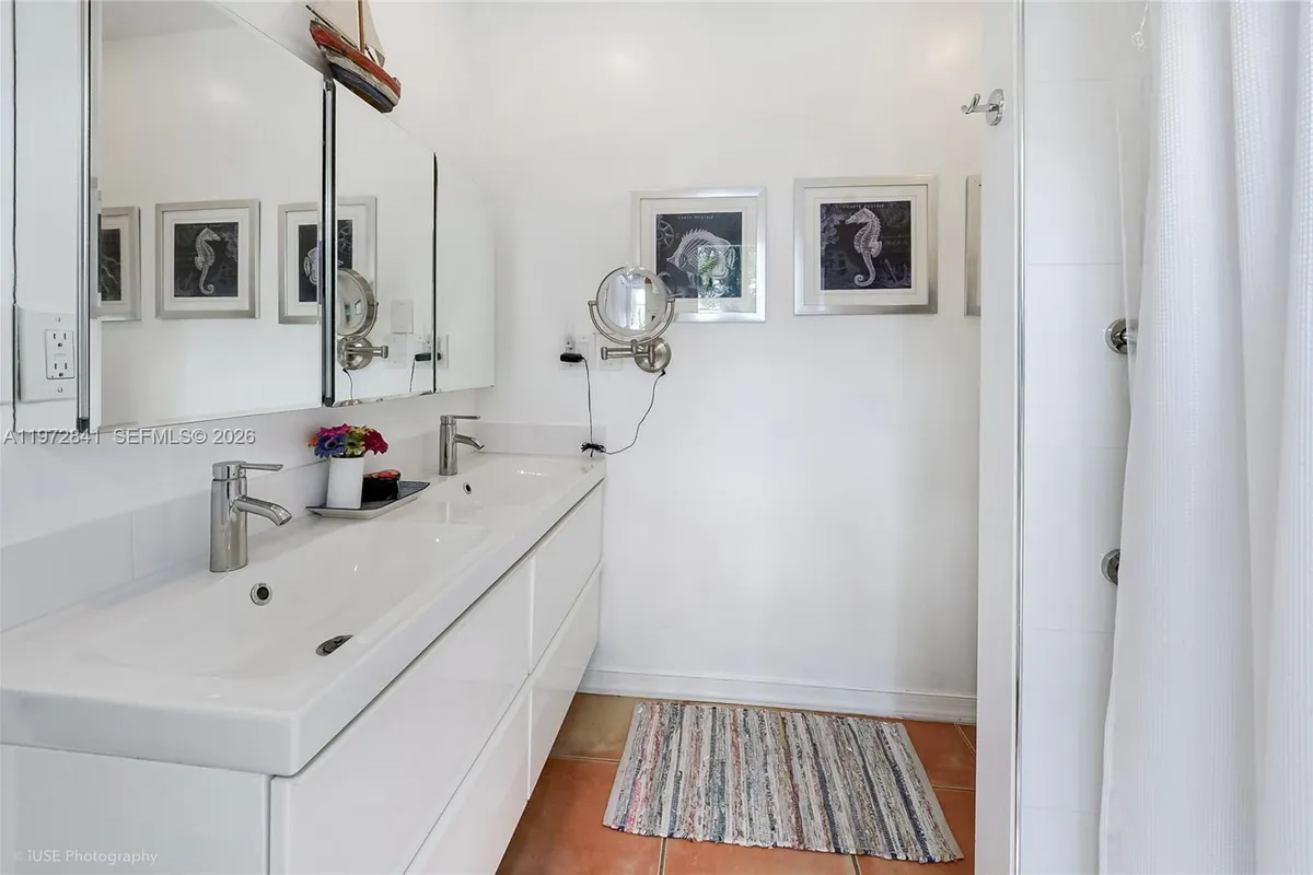 9860 SW 122nd St, Miami FL 33176