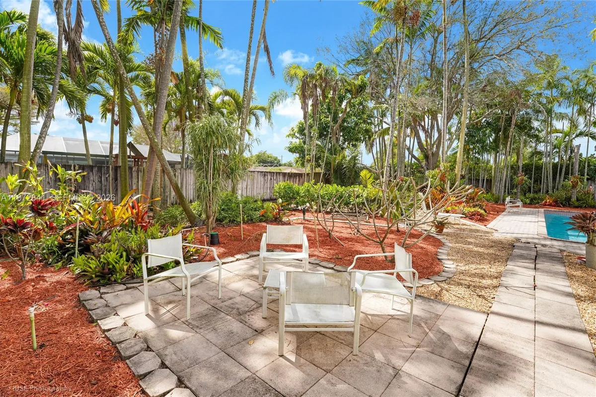 9860 SW 122nd St, Miami FL 33176