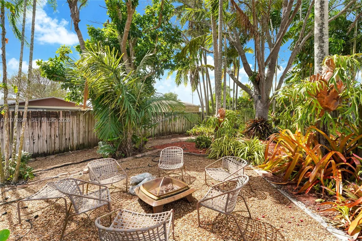 9860 SW 122nd St, Miami FL 33176