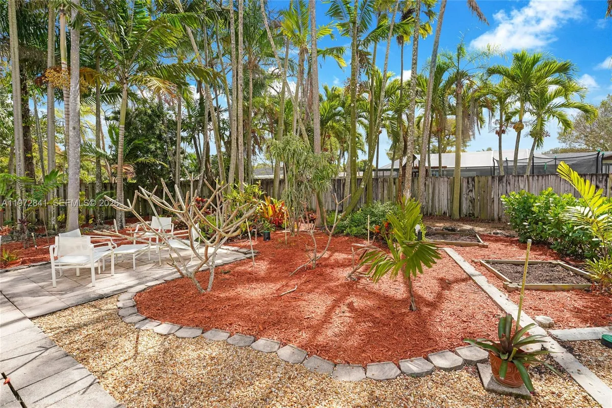 9860 SW 122nd St, Miami FL 33176