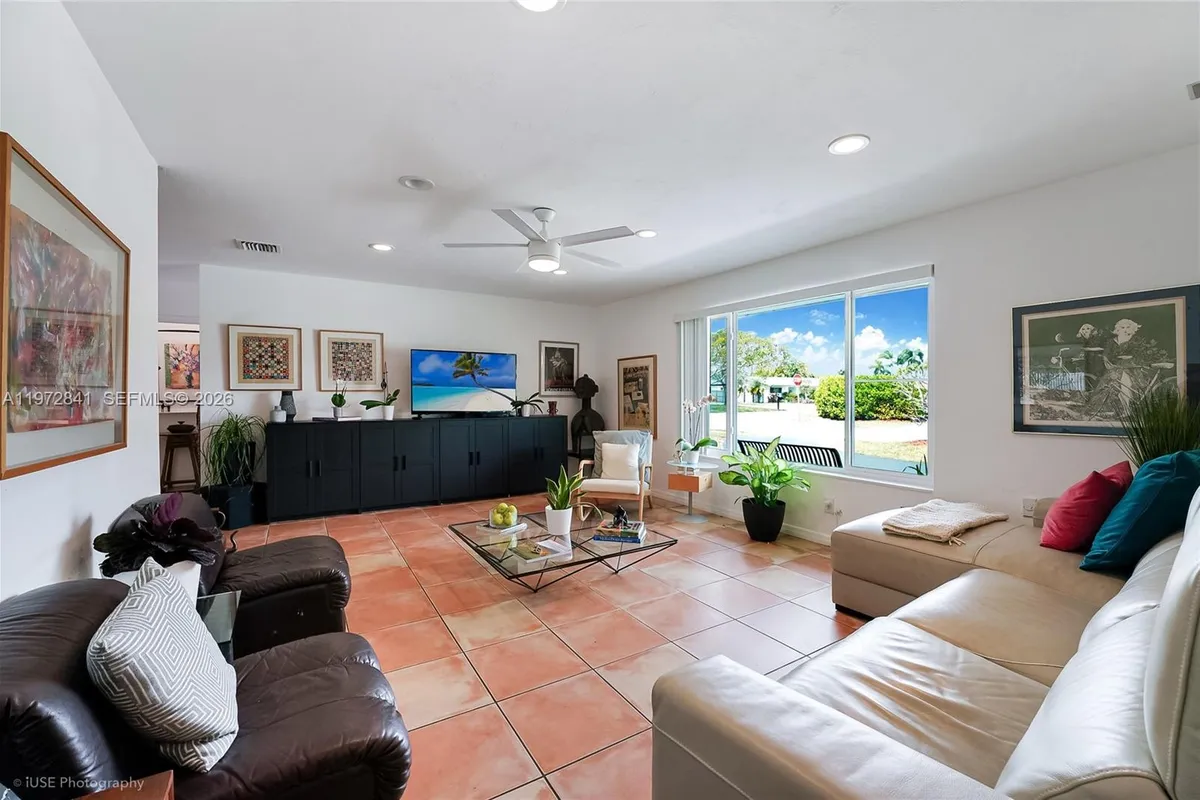 9860 SW 122nd St, Miami FL 33176