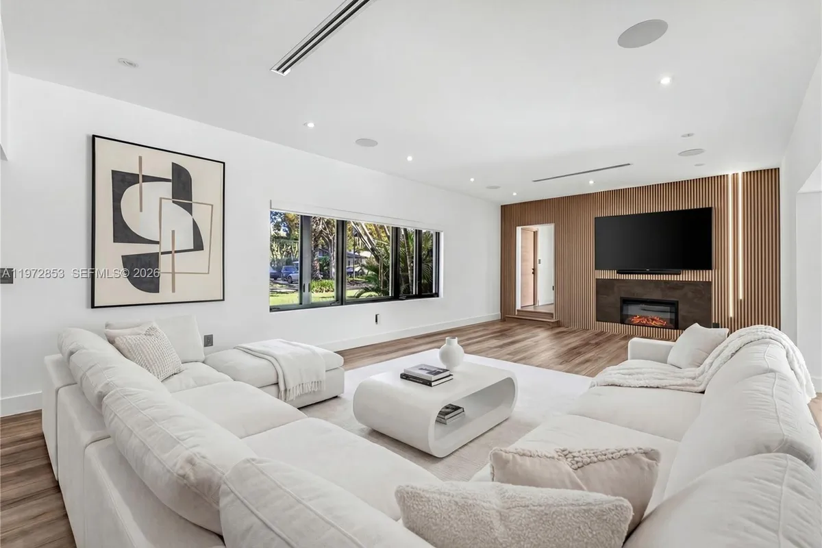 1424 Algardi Ave, Coral Gables FL 33146