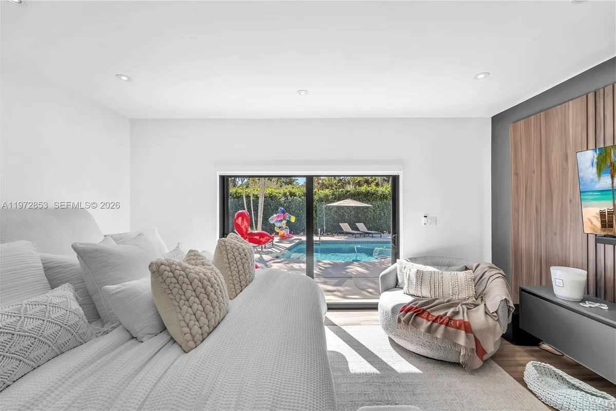 1424 Algardi Ave, Coral Gables FL 33146