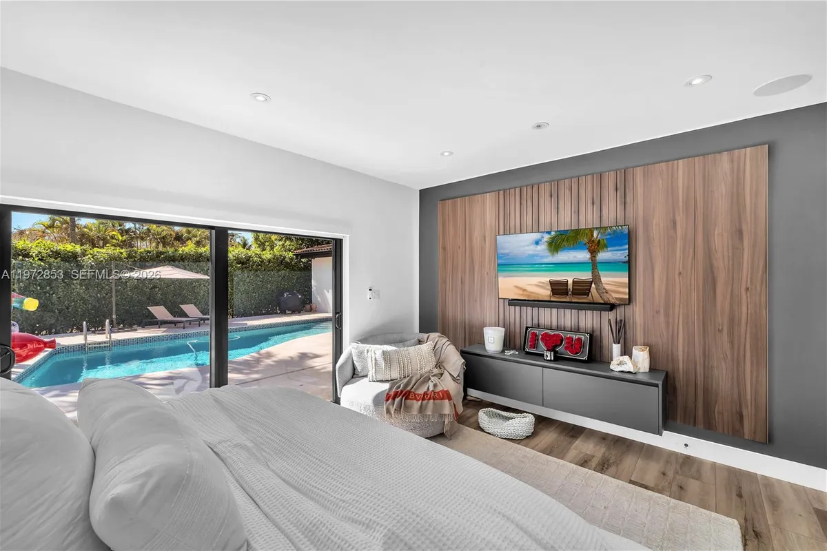 1424 Algardi Ave, Coral Gables FL 33146