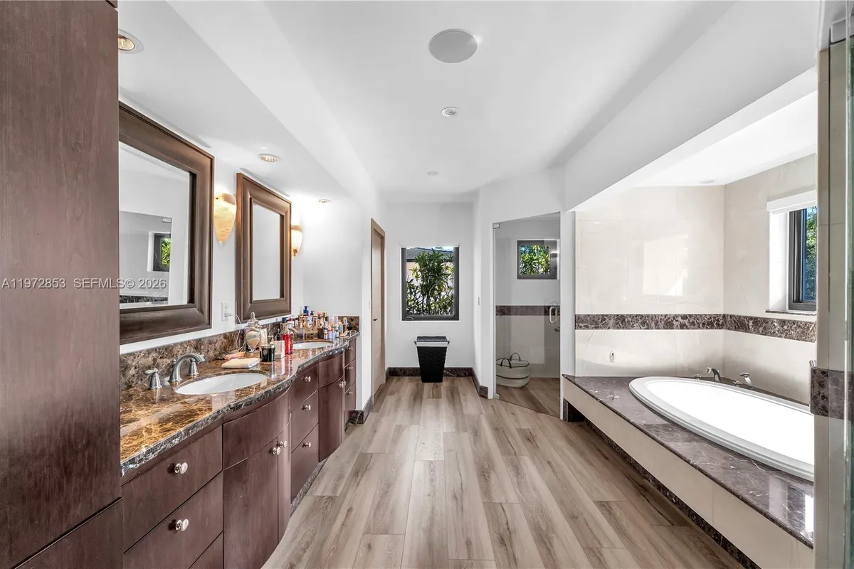 1424 Algardi Ave, Coral Gables FL 33146