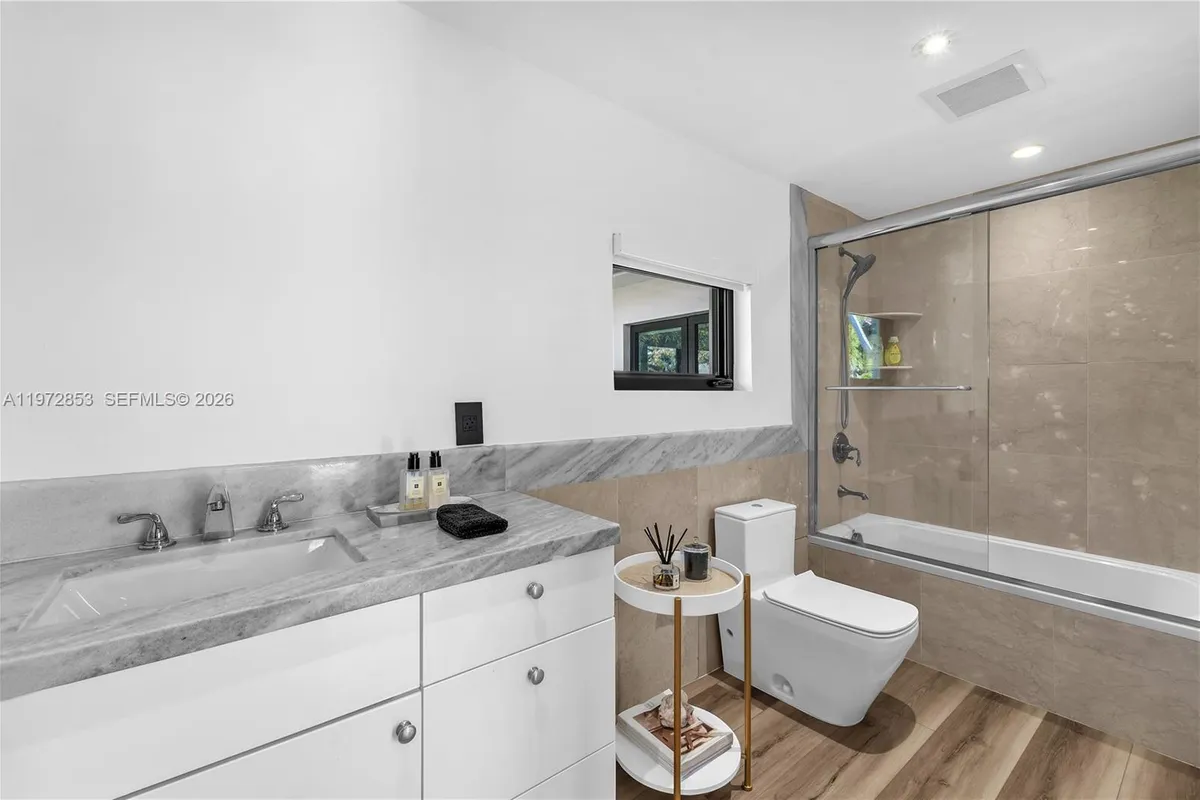 1424 Algardi Ave, Coral Gables FL 33146