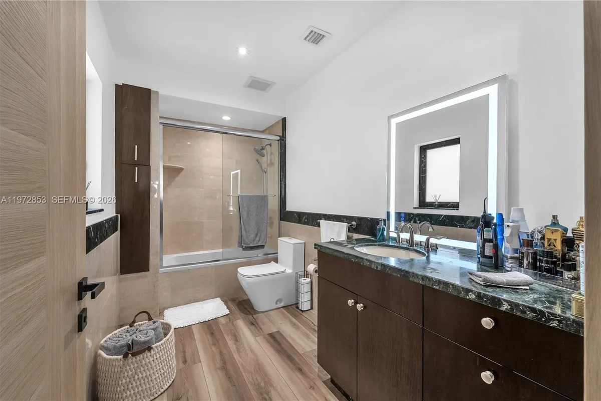 1424 Algardi Ave, Coral Gables FL 33146