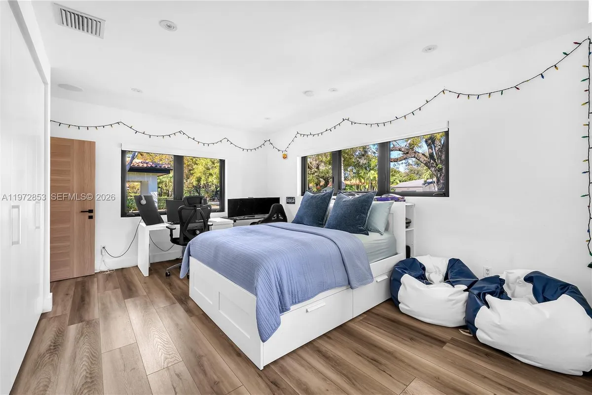 1424 Algardi Ave, Coral Gables FL 33146