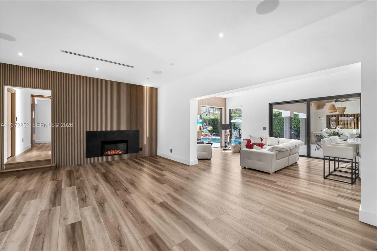 1424 Algardi Ave, Coral Gables FL 33146