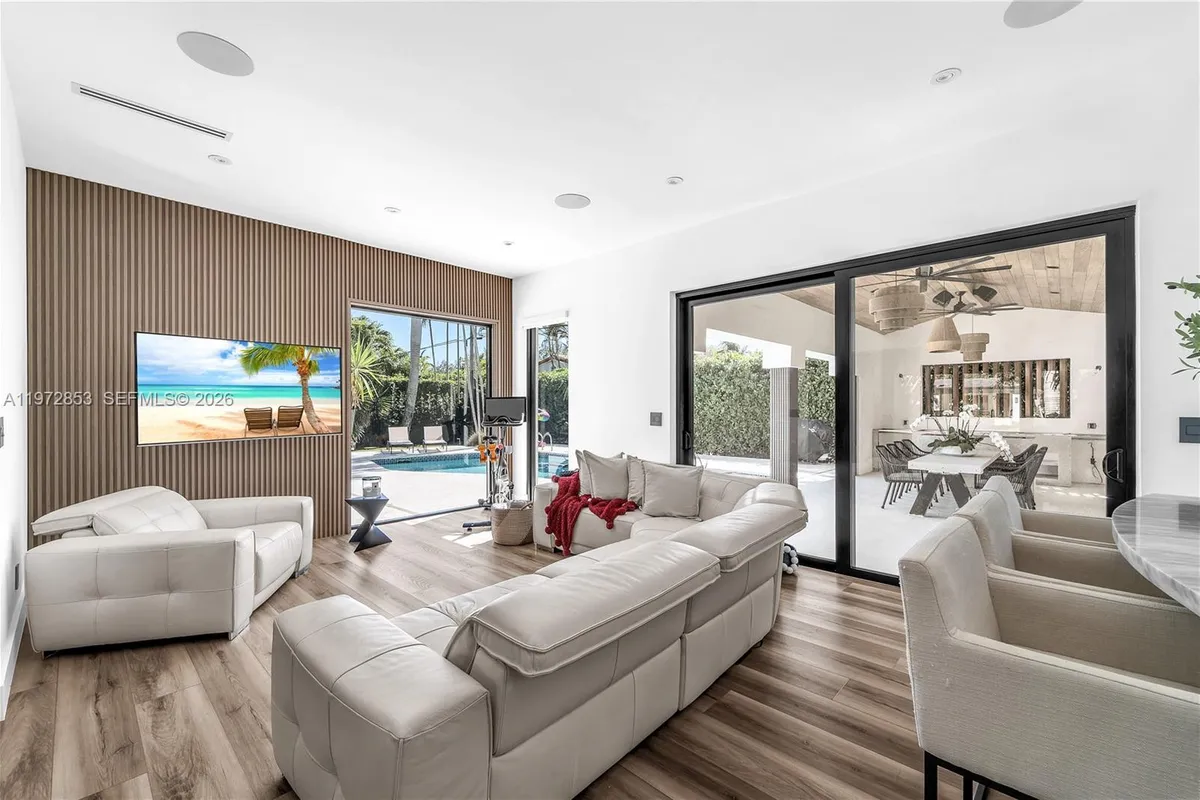 1424 Algardi Ave, Coral Gables FL 33146