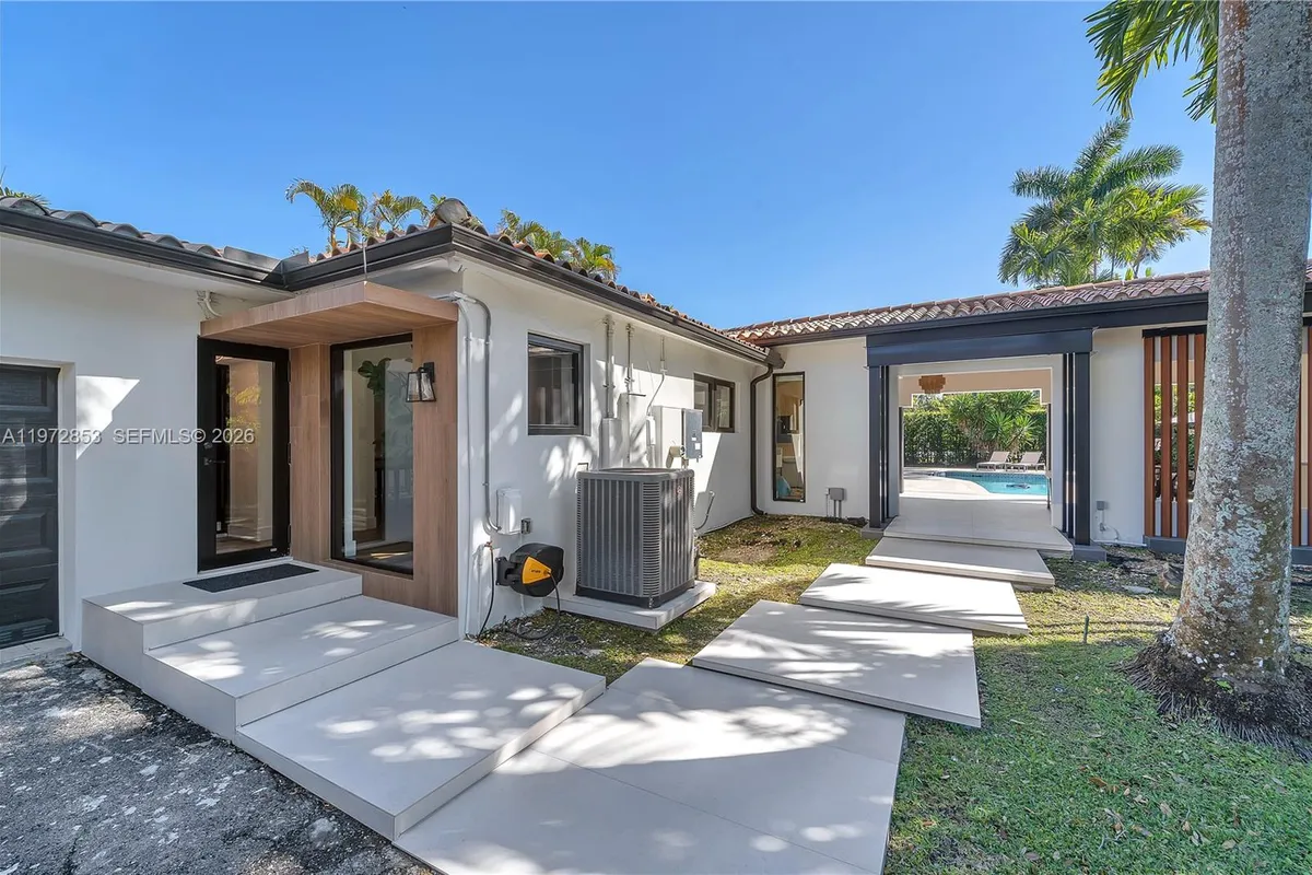 1424 Algardi Ave, Coral Gables FL 33146